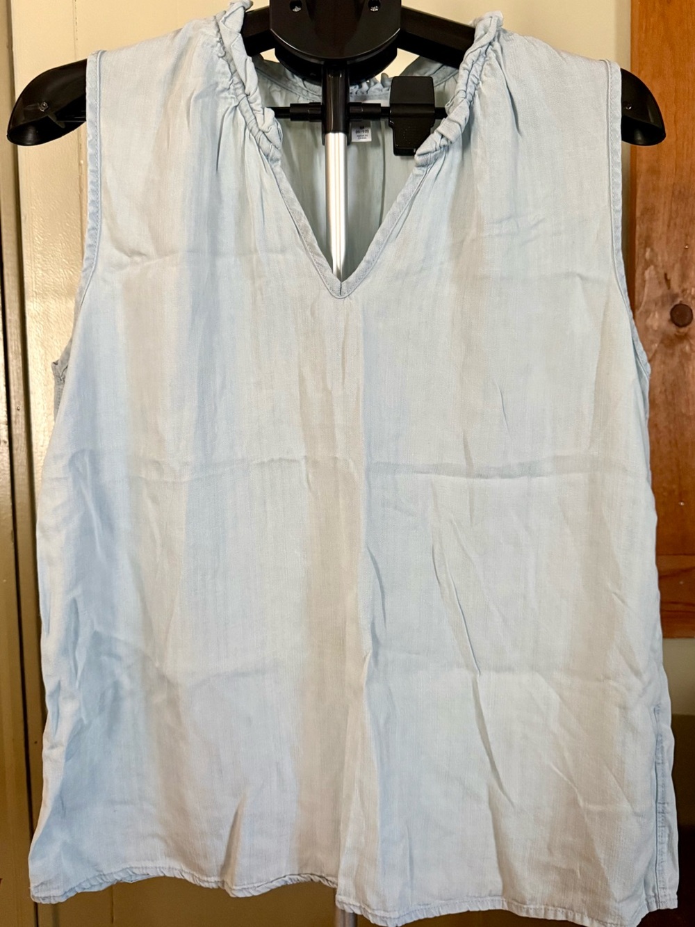 Time and Tru Light Blue V-Neck Sleeveless Camisole -Med- Very Good Condition #94